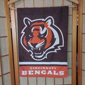Wincraft Cincinnati Bengals Head Logo Garden Flag with Pole Double-Sided Banner